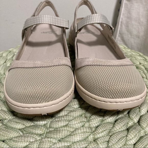 NWOB Dansko Hilda Cream Suede Sporty Maryjane Sneaker - Picture 5 of 9